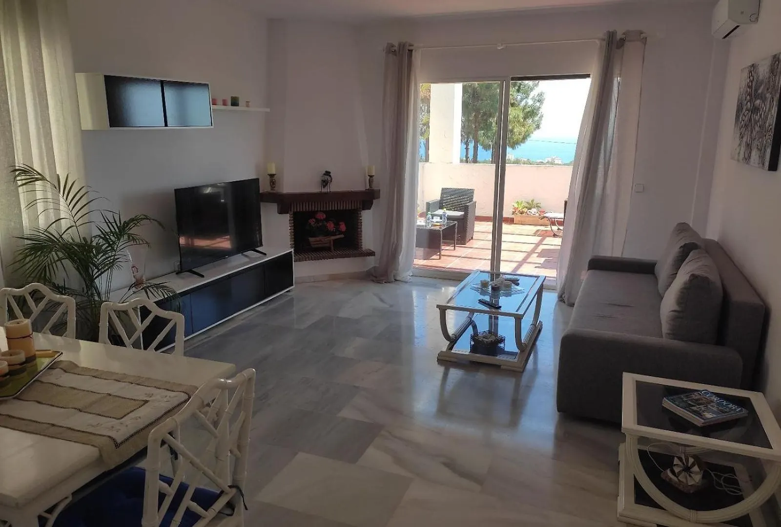 2 Bedrooms Sea View Apartment In Calahonda Sitio de Calahonda 0*,  Espanha
