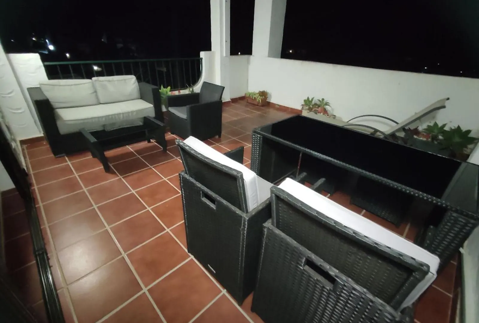 2 Bedrooms Sea View Apartment In Calahonda Sitio de Calahonda