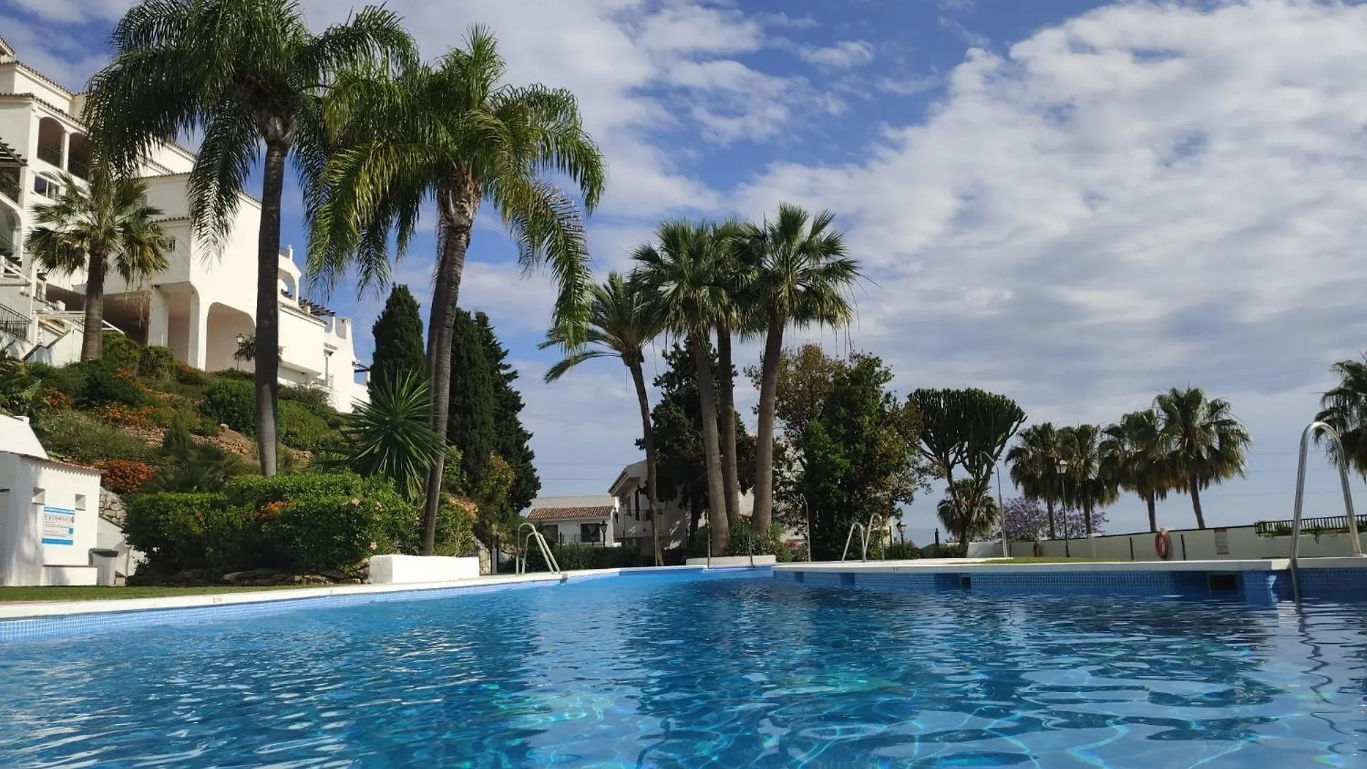 2 Bedrooms Sea View Apartment In Calahonda Sitio de Calahonda