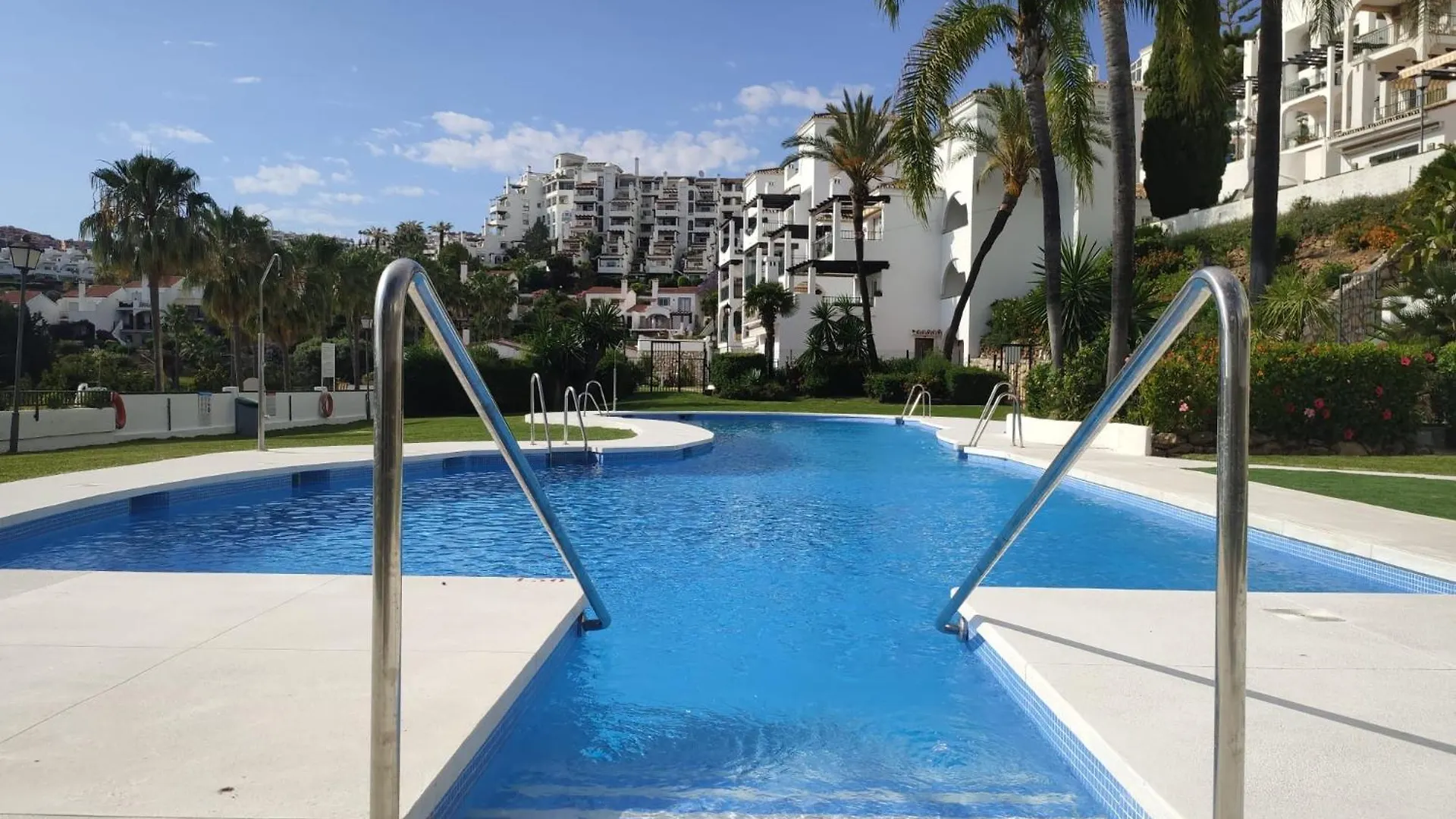 2 Bedrooms Sea View Apartment In Calahonda Sitio de Calahonda Espanha